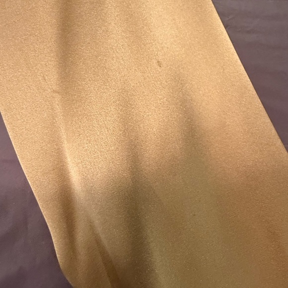 Dana Buchman Gold 100% Silk Cross Front V-neck Blouse Size 12/Large MSRP $325 - Picture 5 of 9